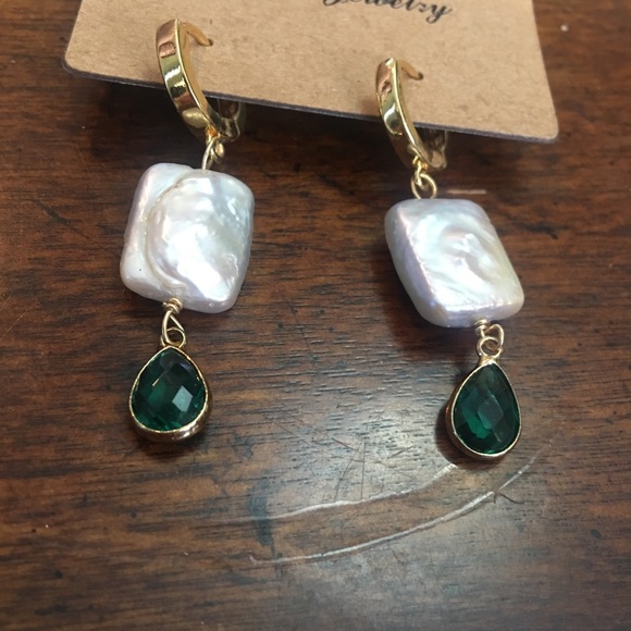 Fresh water pearl earring - Picture 3 of 3